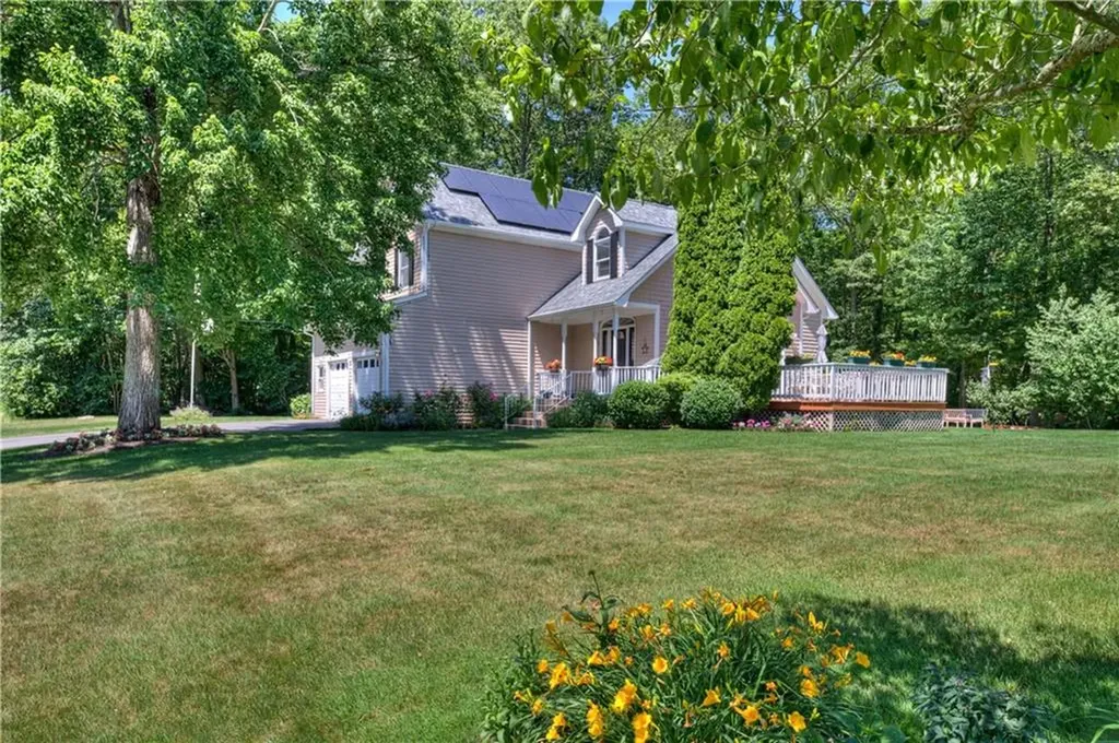 84 Bakewell Court Cranston RI 02921