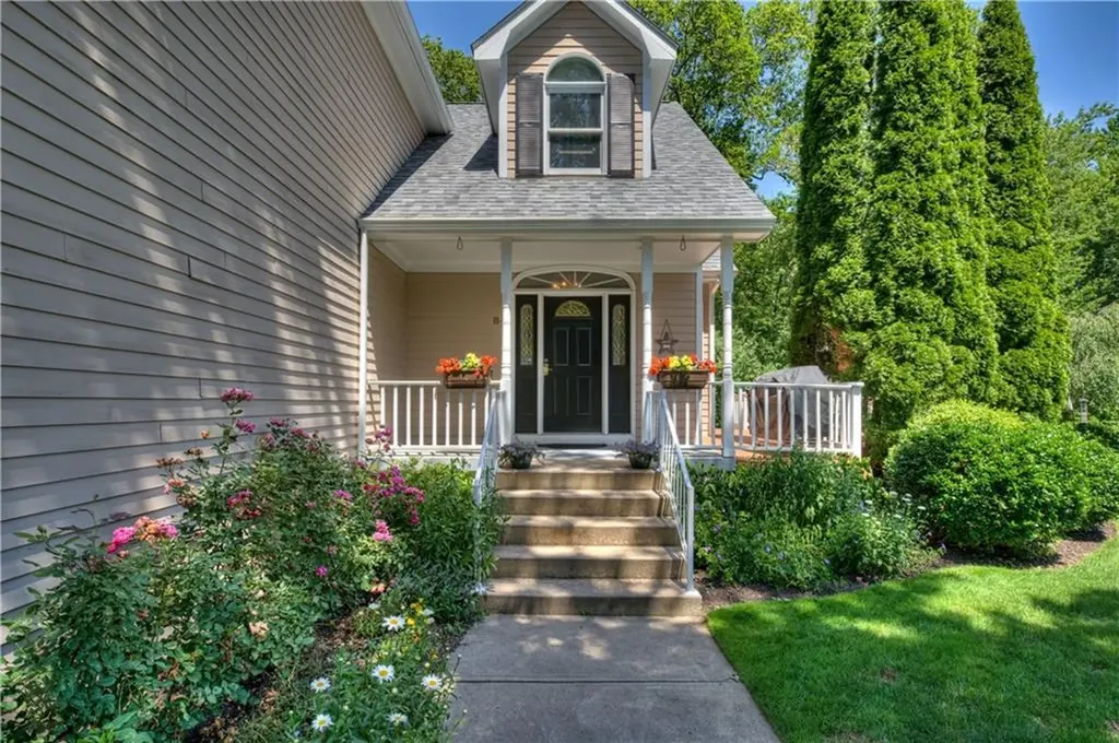 84 Bakewell Court Cranston RI 02921