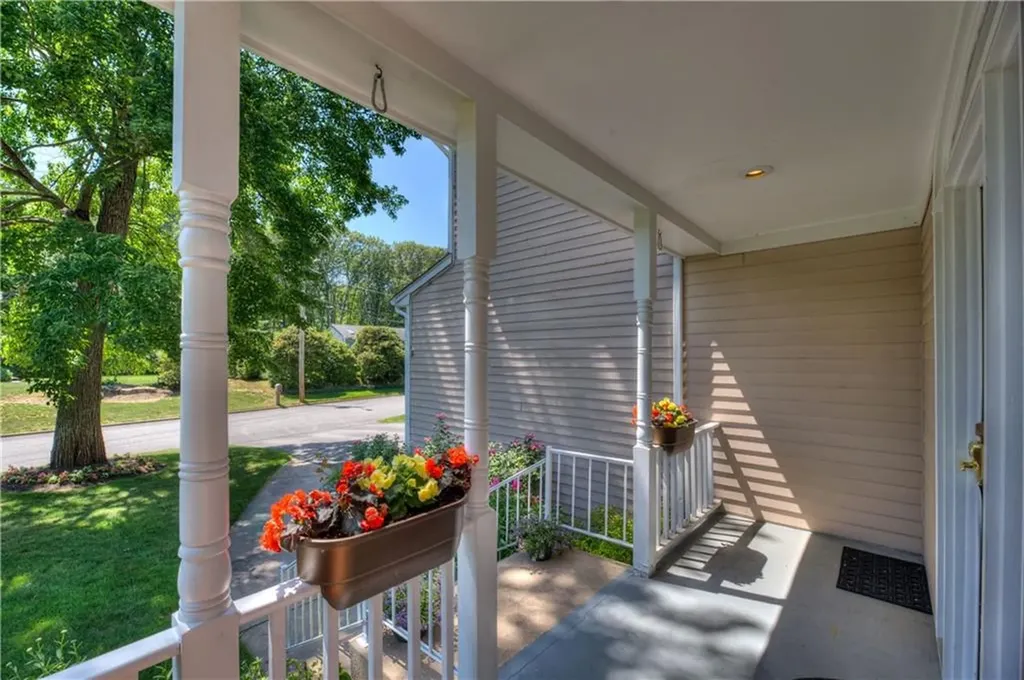 84 Bakewell Court Cranston RI 02921