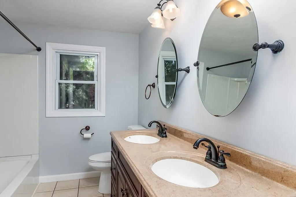 136 Davis Avenue Cranston RI 02910