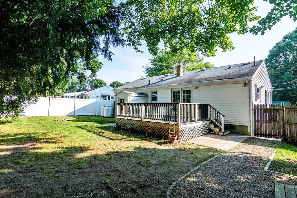 136 Davis Avenue Cranston RI 02910