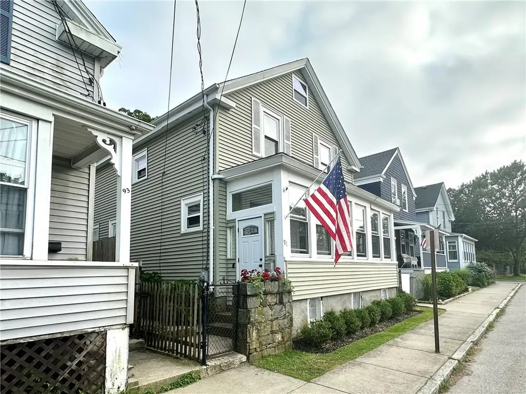 91 Van Zandt Avenue Newport RI 02840