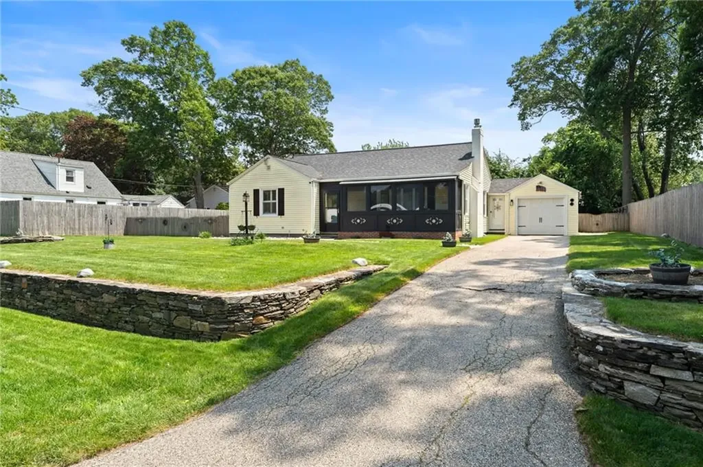 320 Miantonomo Drive Warwick RI 02888