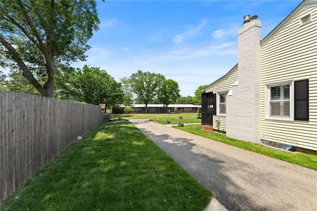 320 Miantonomo Drive Warwick RI 02888