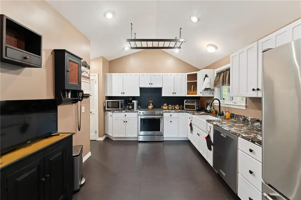 320 Miantonomo Drive Warwick RI 02888