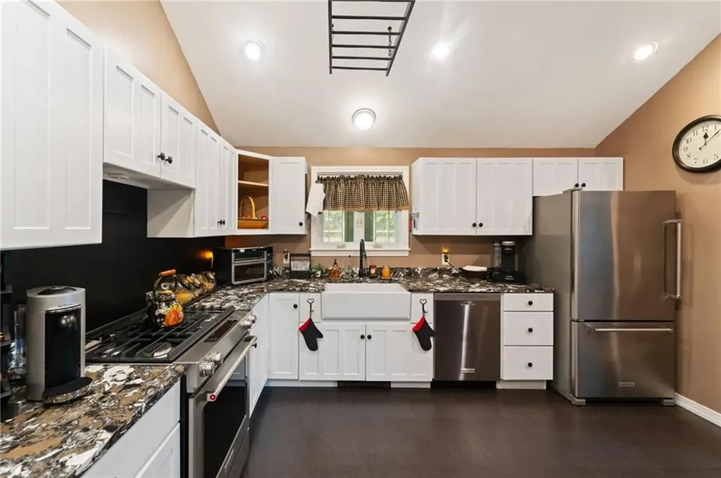 320 Miantonomo Drive Warwick RI 02888