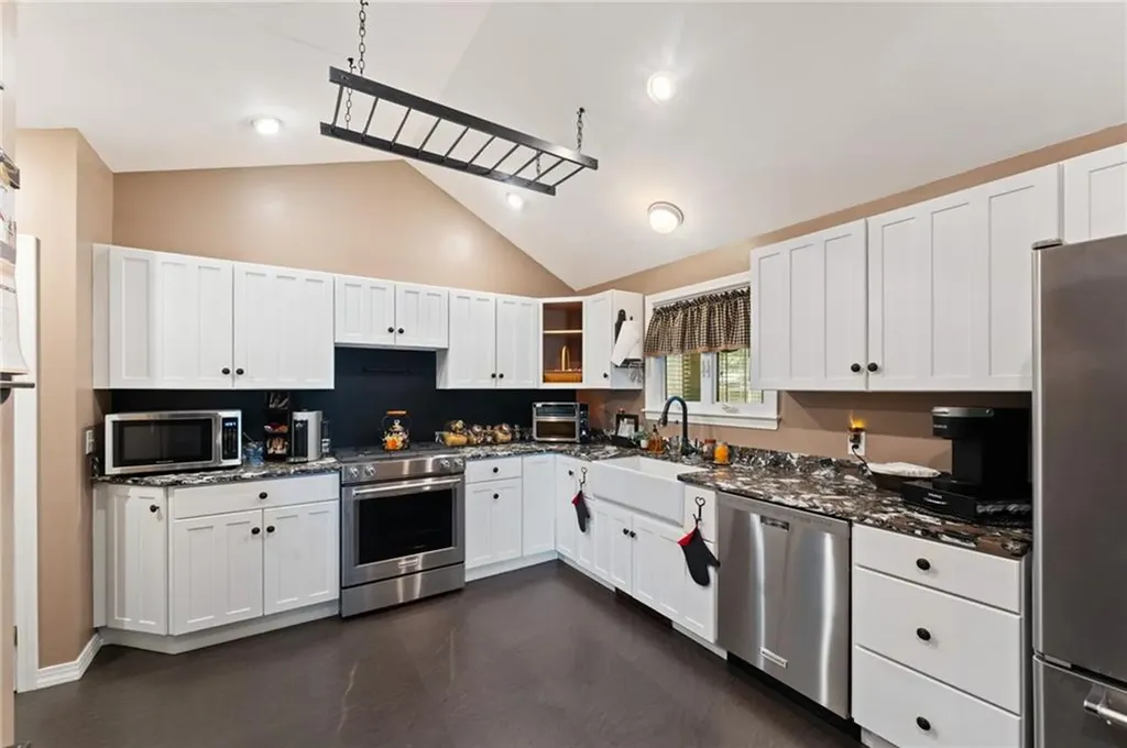 320 Miantonomo Drive Warwick RI 02888