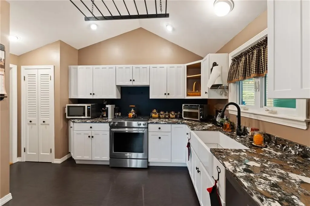 320 Miantonomo Drive Warwick RI 02888