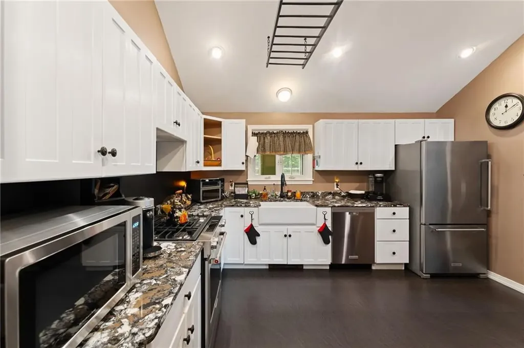 320 Miantonomo Drive Warwick RI 02888