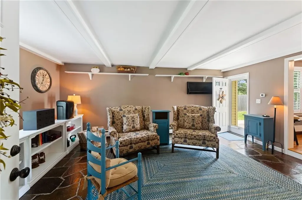 320 Miantonomo Drive Warwick RI 02888
