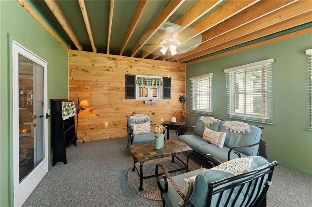 320 Miantonomo Drive Warwick RI 02888