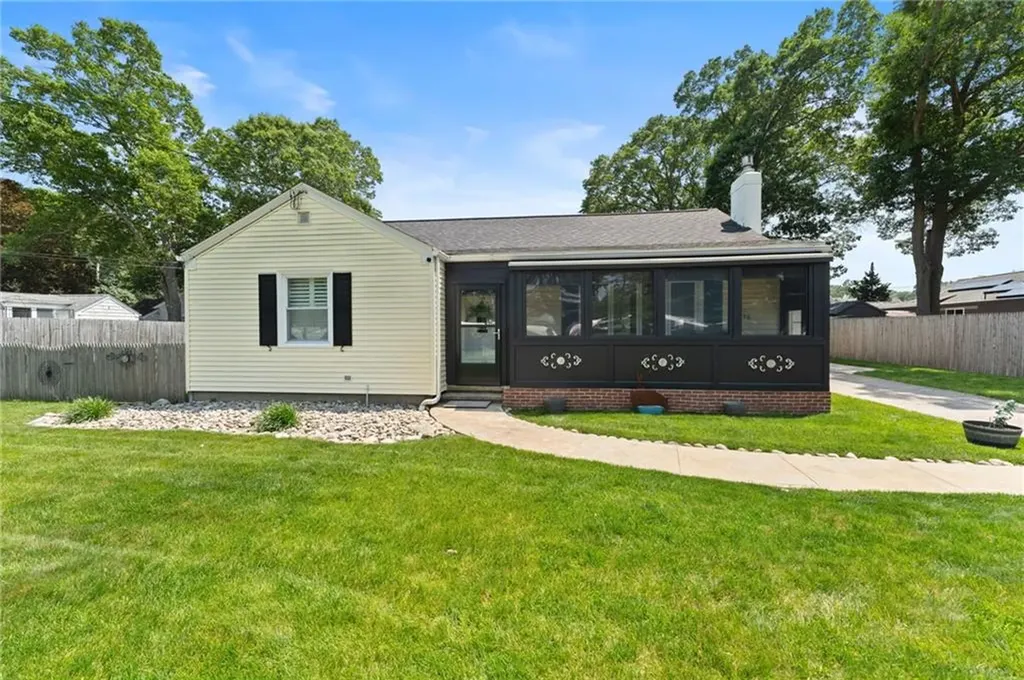 320 Miantonomo Drive Warwick RI 02888