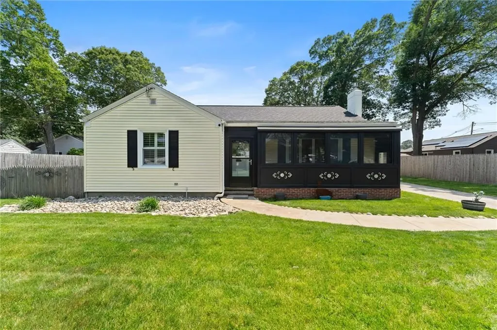320 Miantonomo Drive Warwick RI 02888