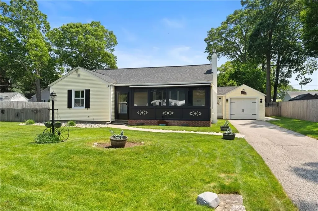 320 Miantonomo Drive Warwick RI 02888