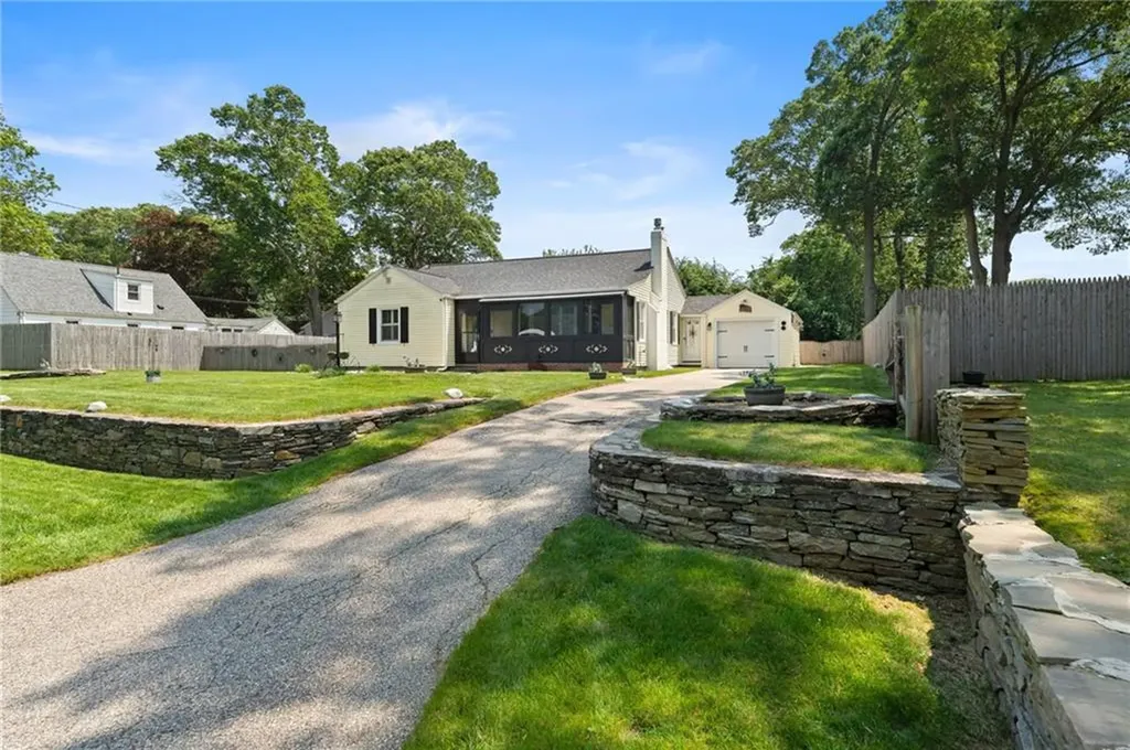 320 Miantonomo Drive Warwick RI 02888
