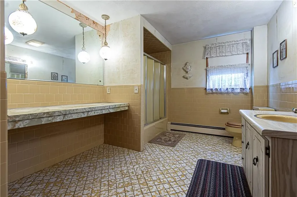 112 Prospect Hill Avenue West Warwick RI 02893