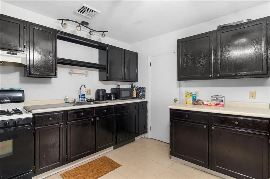 598 Laurel Hill Avenue Cranston RI 02920