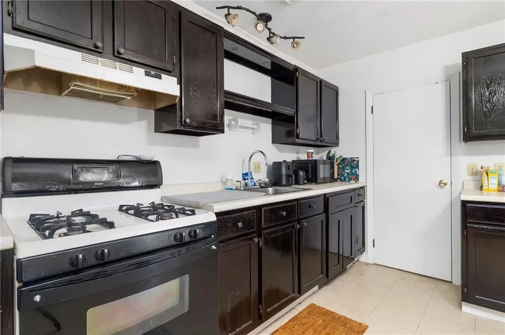 598 Laurel Hill Avenue Cranston RI 02920