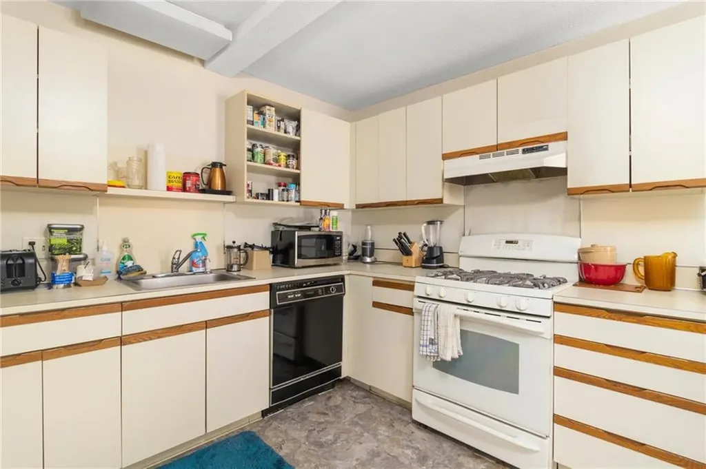 598 Laurel Hill Avenue Cranston RI 02920