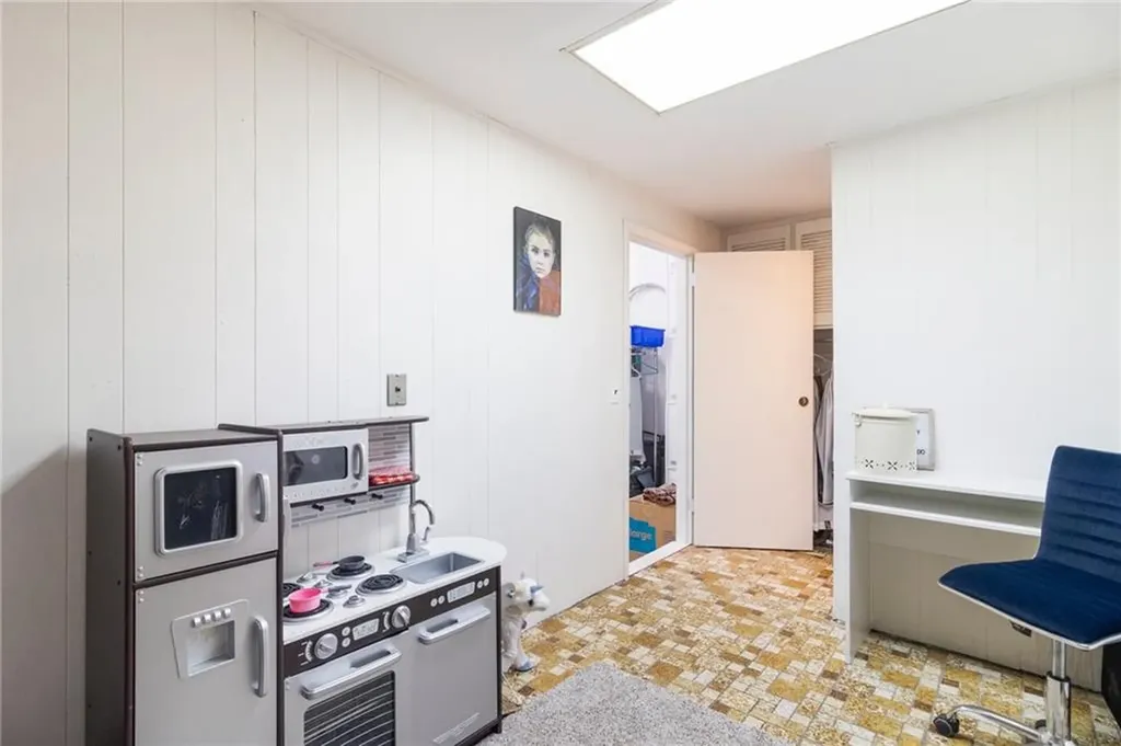 598 Laurel Hill Avenue Cranston RI 02920
