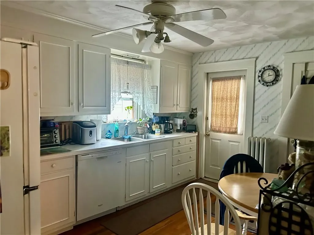 27 Highland Street Cranston RI 02920