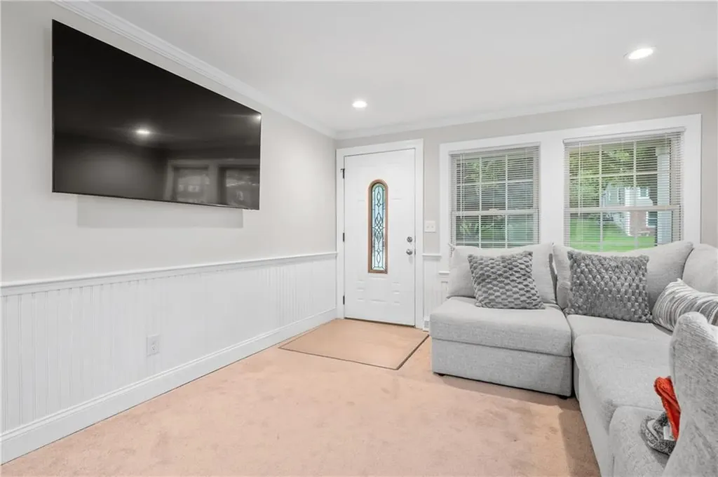 607 Knollwood Drive Woonsocket RI 02895