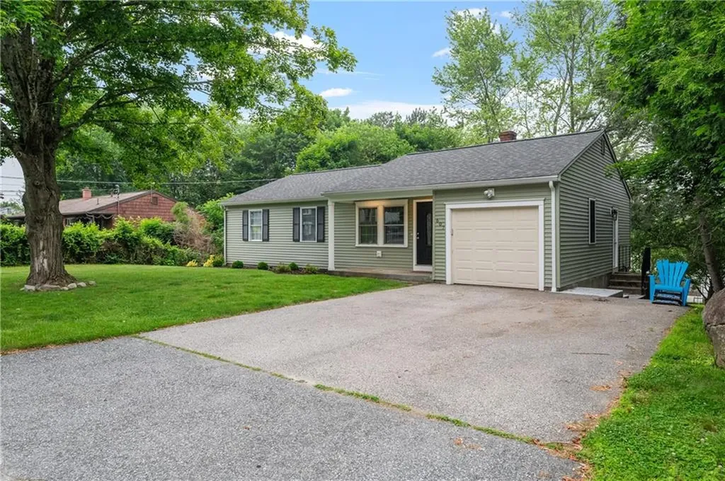 607 Knollwood Drive Woonsocket RI 02895