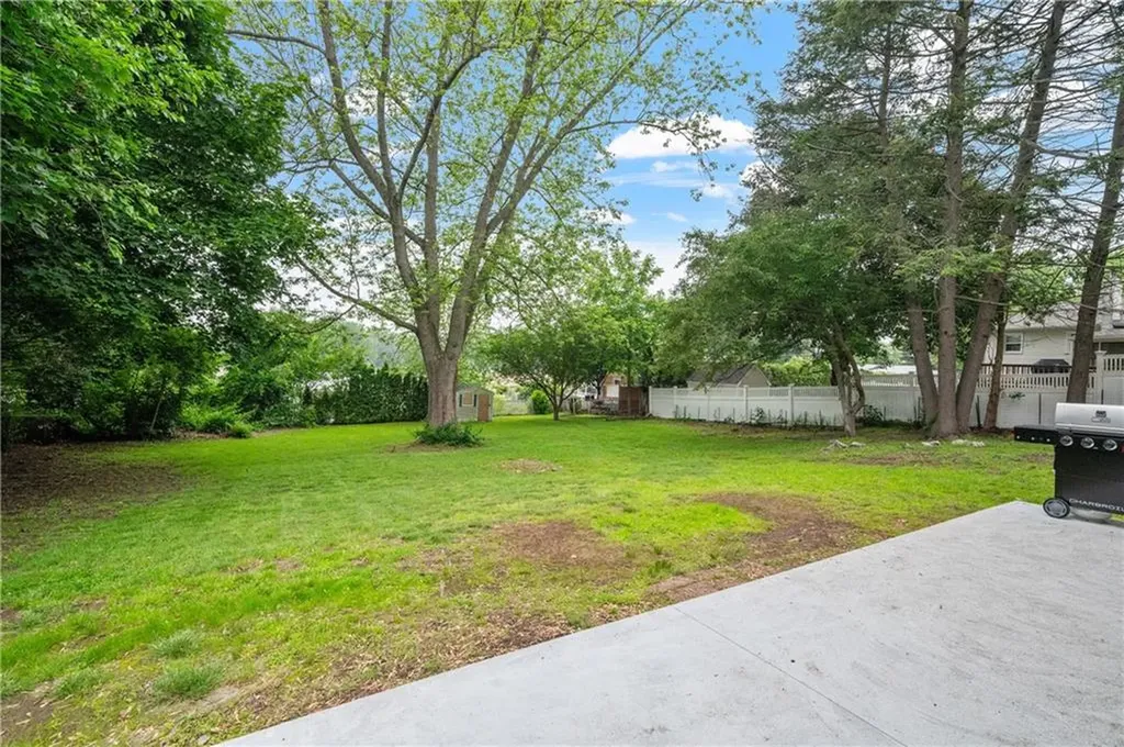 607 Knollwood Drive Woonsocket RI 02895
