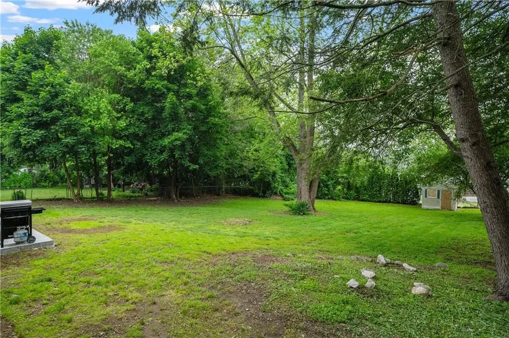 607 Knollwood Drive Woonsocket RI 02895