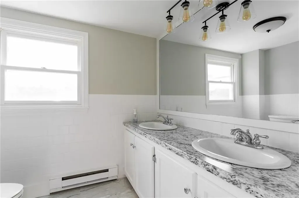 95 Douglas Avenue Portsmouth RI 02871