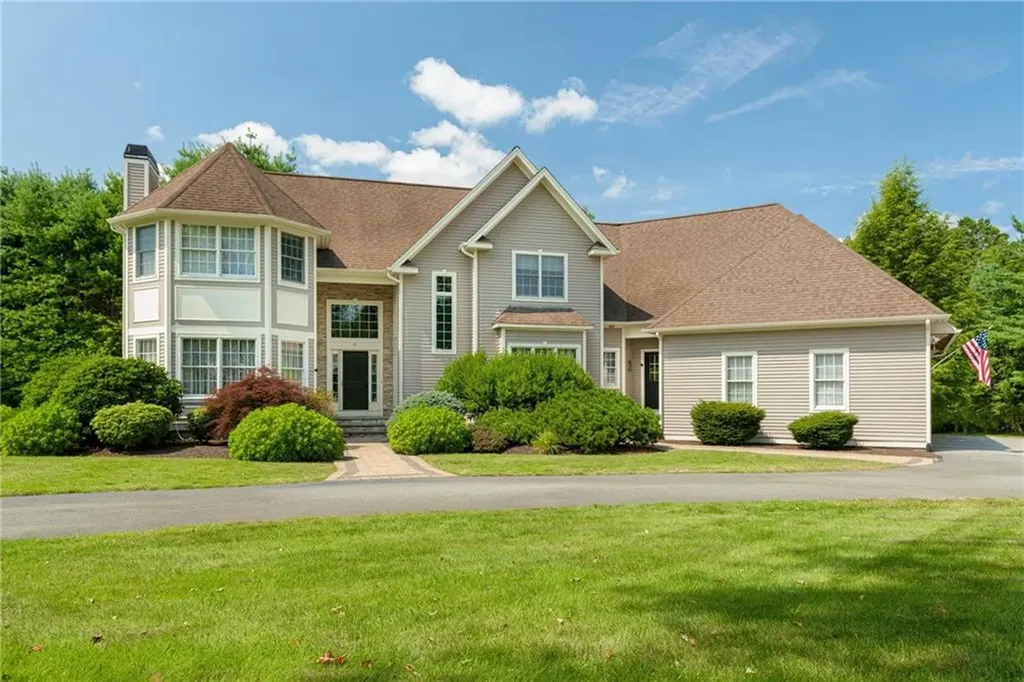 81 Crest Drive Cranston RI 02921