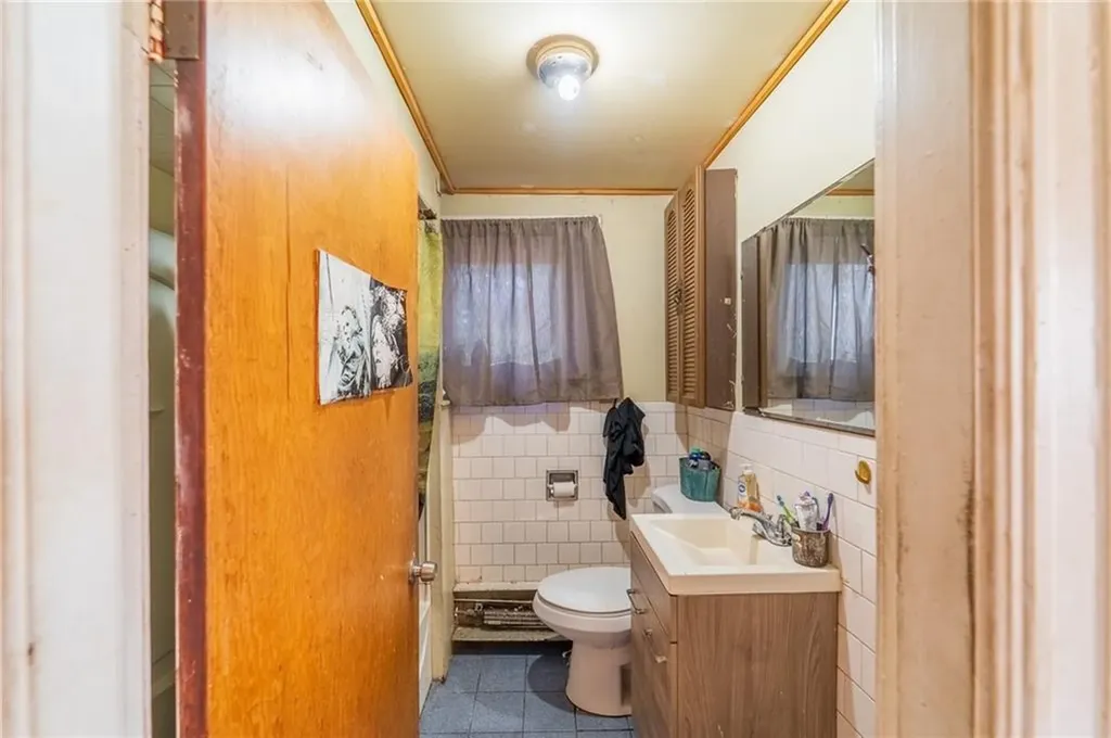 12 14 Fairview Avenue Pawtucket RI 02860