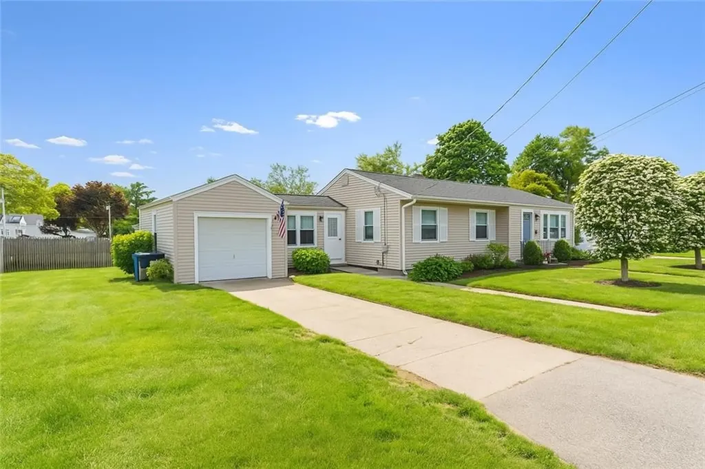 40 Lufkin Court Warwick RI 02888