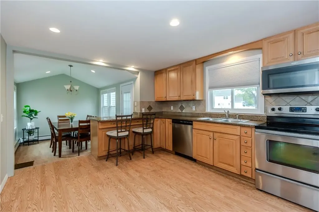 40 Lufkin Court Warwick RI 02888