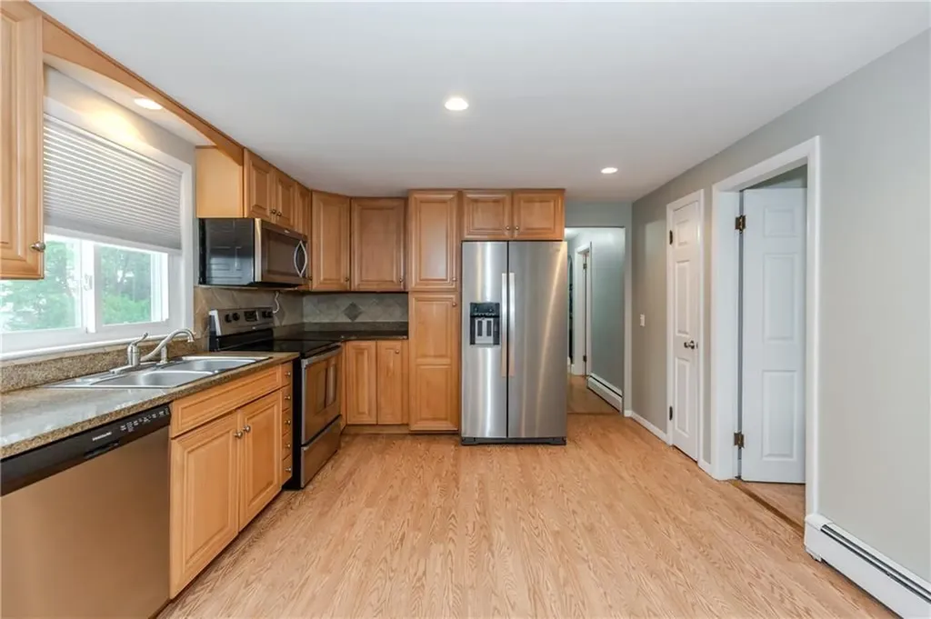 40 Lufkin Court Warwick RI 02888