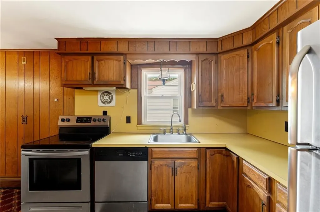 27 Burns Street Providence RI 02904