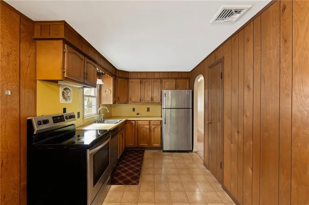 27 Burns Street Providence RI 02904