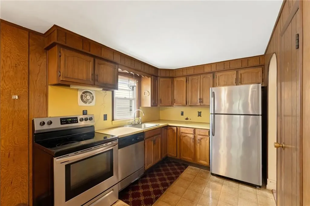 27 Burns Street Providence RI 02904