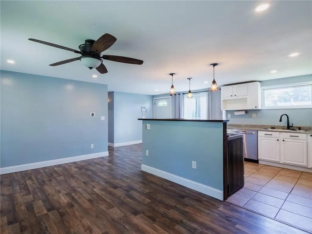 69 Haverhill Avenue Warwick RI 02886