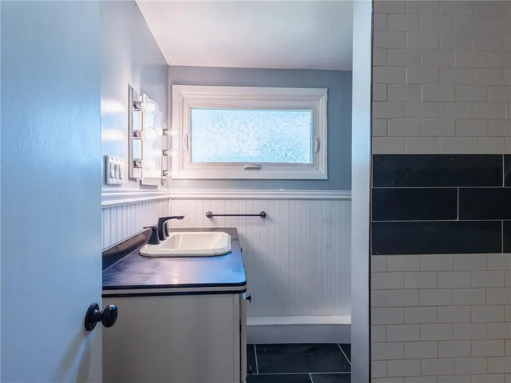 69 Haverhill Avenue Warwick RI 02886