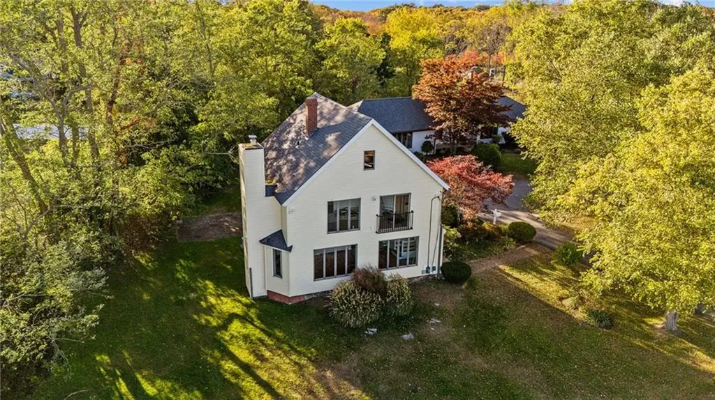 1705 Wampanoag Trail Barrington RI 02806