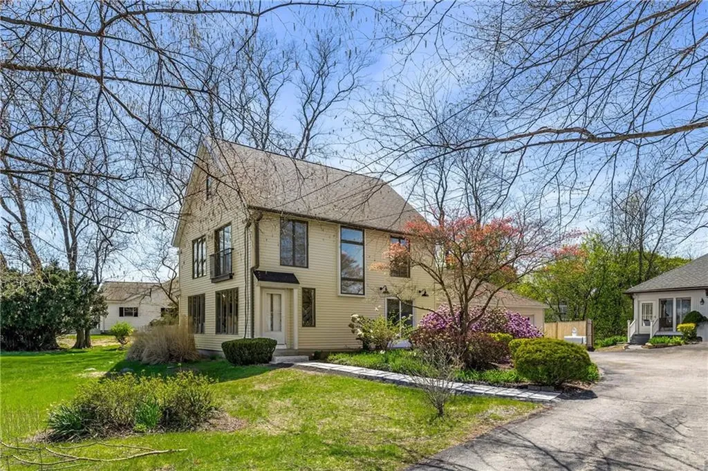 1705 Wampanoag Trail Barrington RI 02806