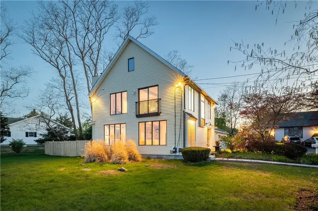 1705 Wampanoag Trail Barrington RI 02806