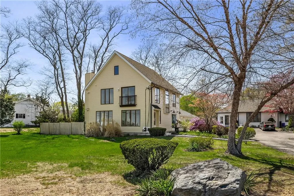 1705 Wampanoag Trail Barrington RI 02806