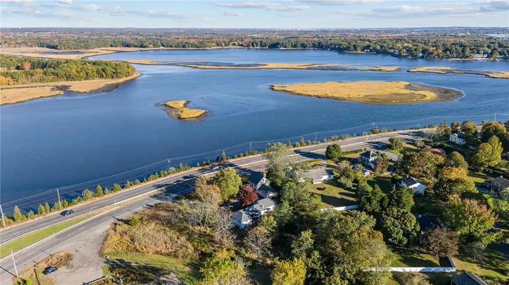 1705 Wampanoag Trail Barrington RI 02806