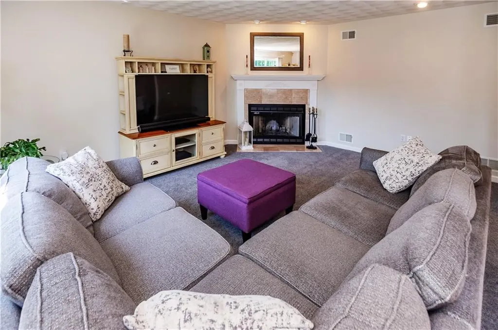 33 Oak Hill Drive Johnston RI 02919