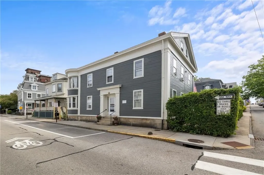 216 Spring Street Newport RI 02840