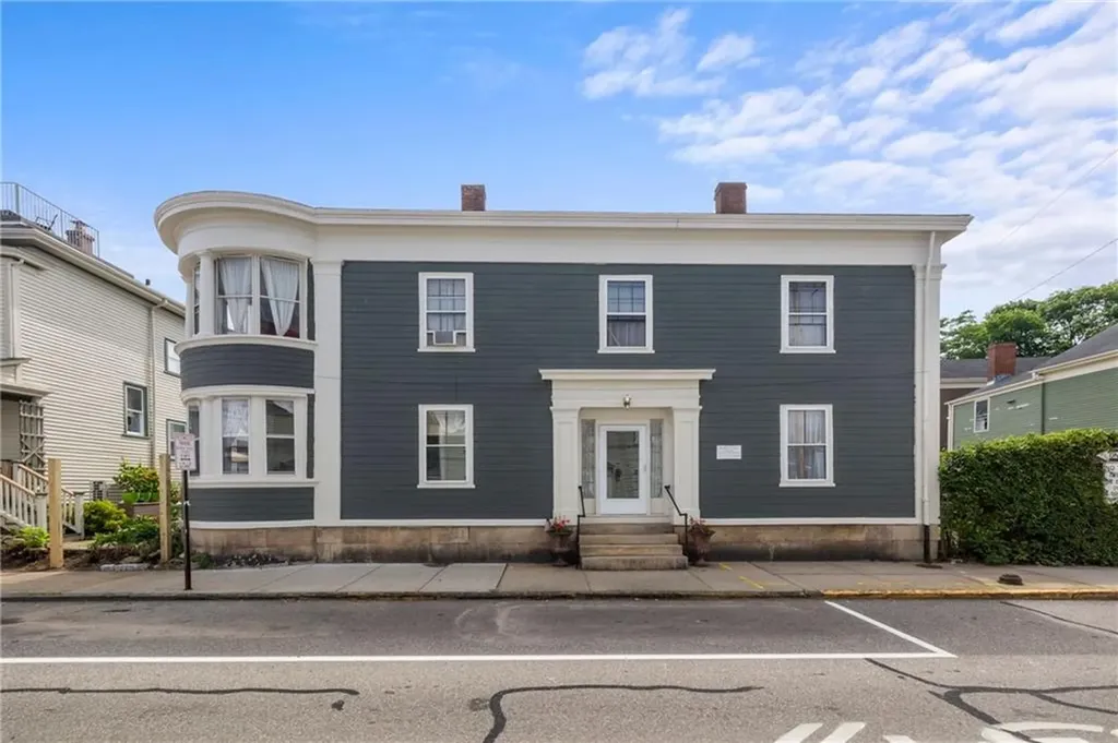 216 Spring Street Newport RI 02840