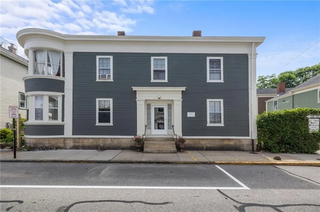 216 Spring Street Newport RI 02840