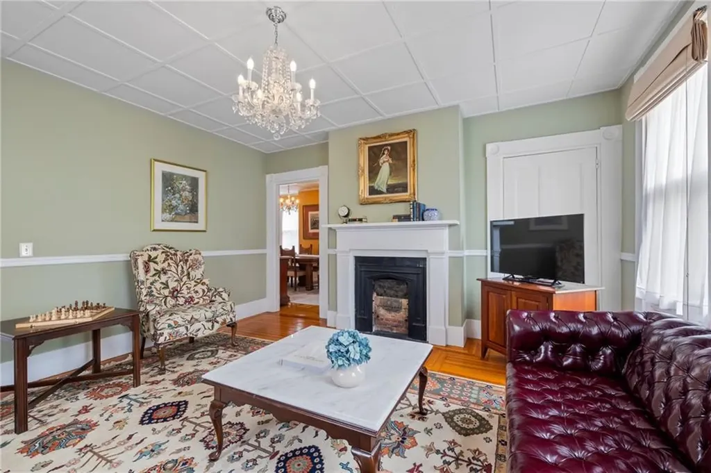 216 Spring Street Newport RI 02840